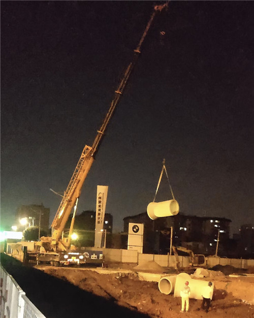 香格里拉市“弯臂矫正”—— 吊车的 “形变补偿” 技术